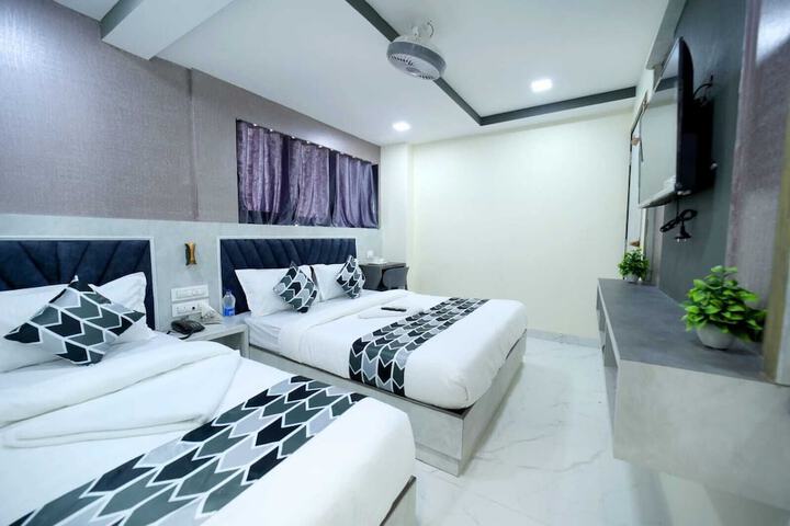 Room 12 of 25