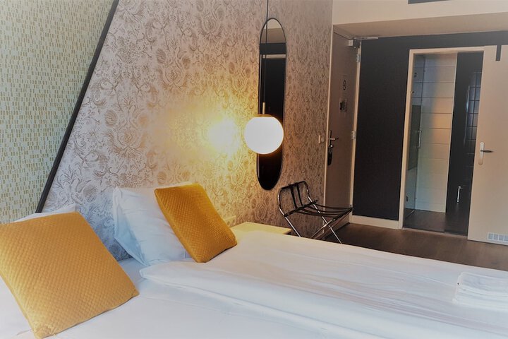 Room 17 of 53