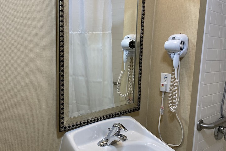 Room 30 of 46