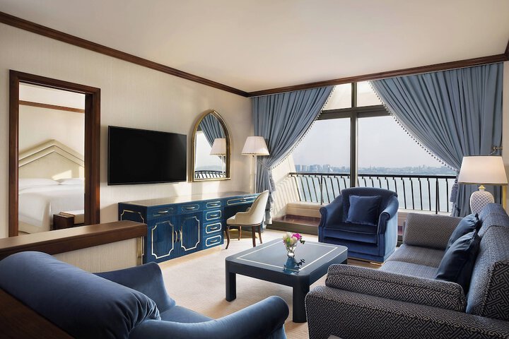 Room 83 of 220