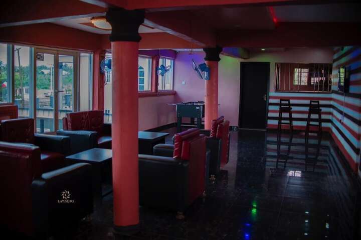 Lounge 65 of 80
