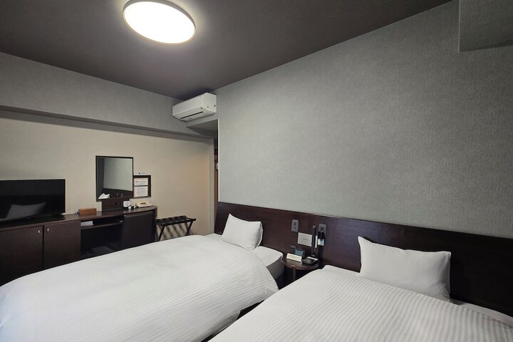 Room 14 of 28