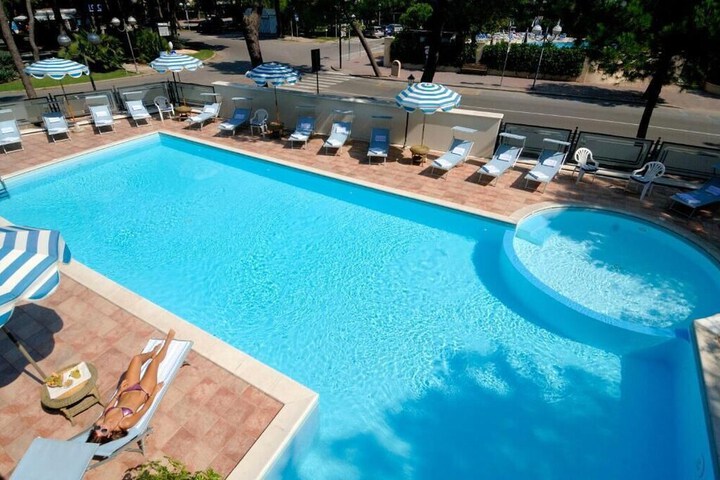 Pool 16 of 34