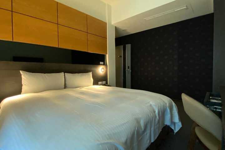 Room 10 of 65