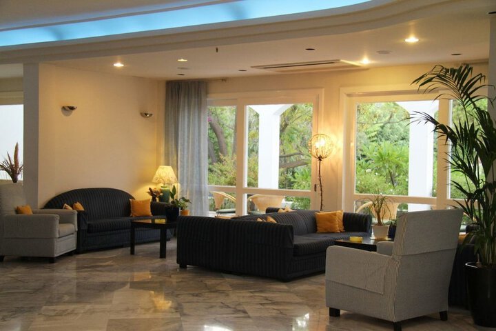 Entrance & Lobby