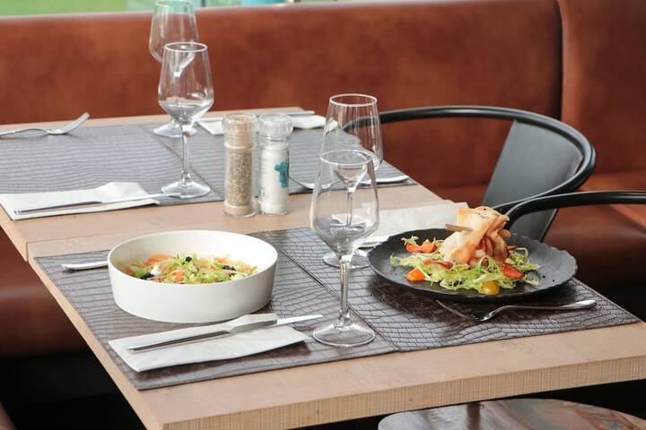 Dining 43 of 55