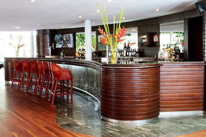 Lounge 104 of 154