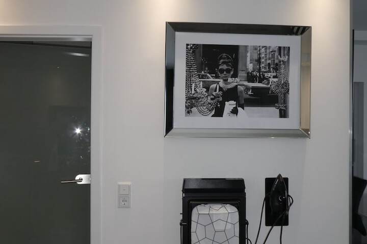 Room 33 of 62