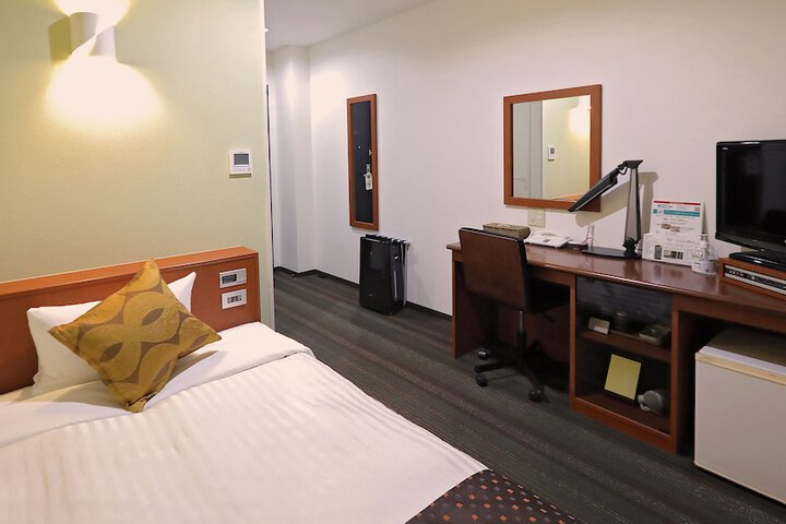 Room 26 of 97