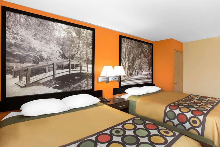 1 Queen Bed (8 of 14)