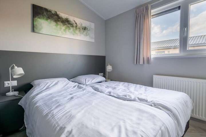 Room 4 of 38