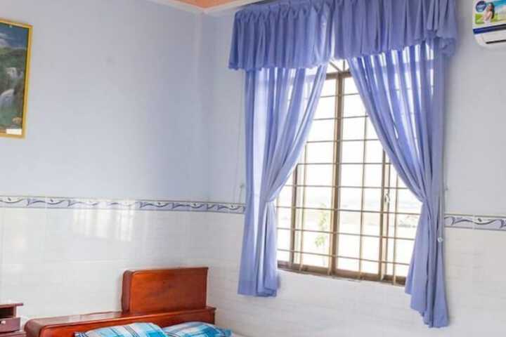Room 12 of 32
