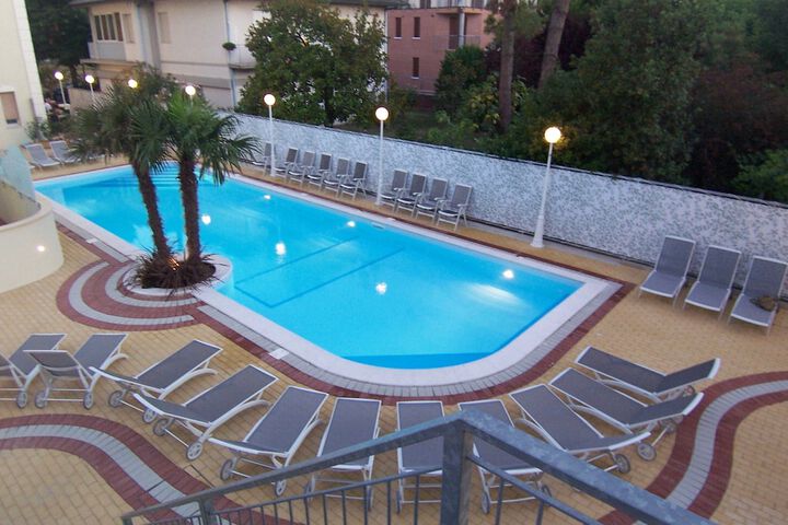 Pool 19 of 53