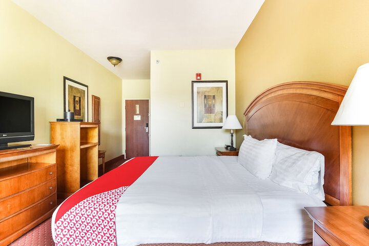 1 King Bed (3 of 20)