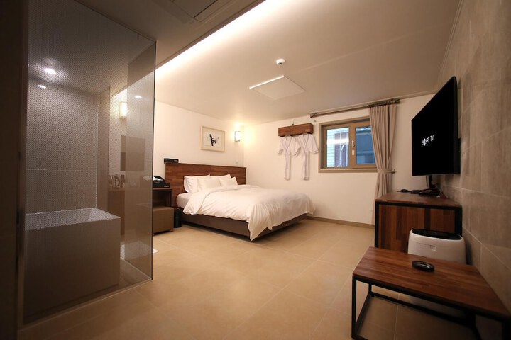 Room 19 of 31