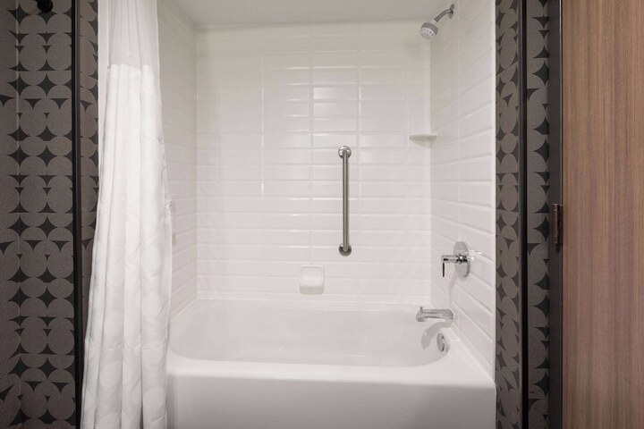 2 Queen Beds River View (9 of 15)