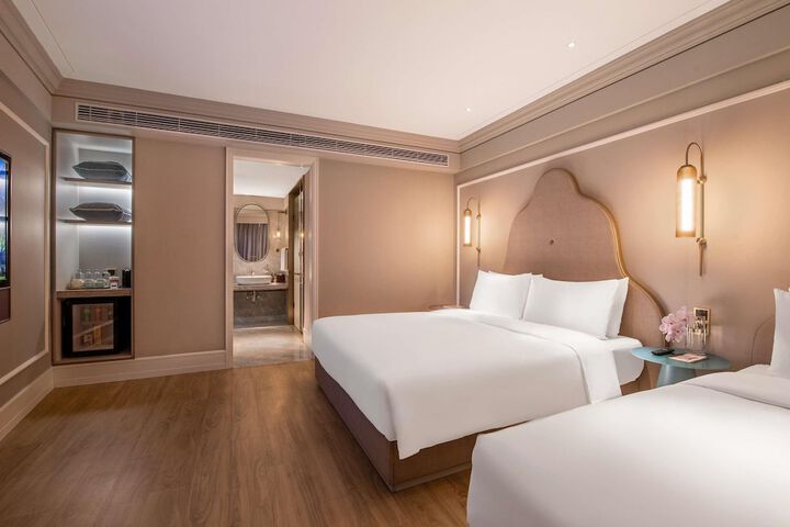 Room 46 of 87