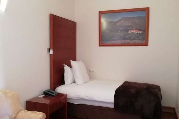 Room 6 of 51