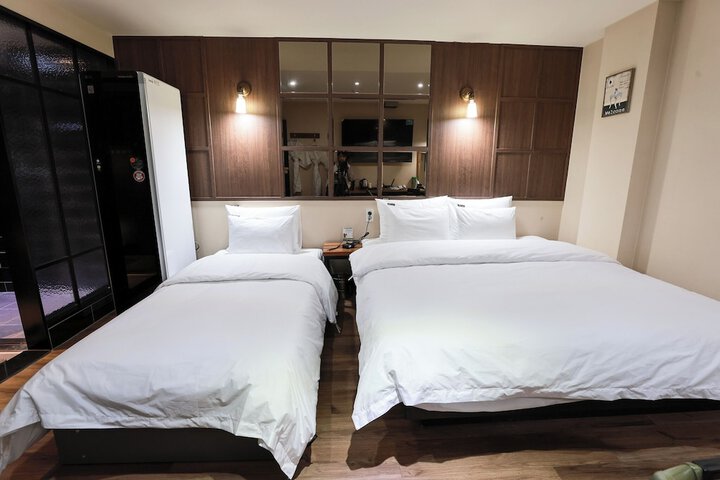 Room 57 of 93