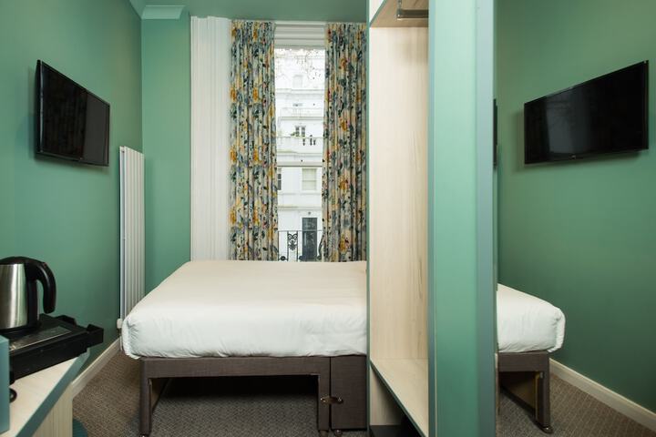 Room 33 of 69
