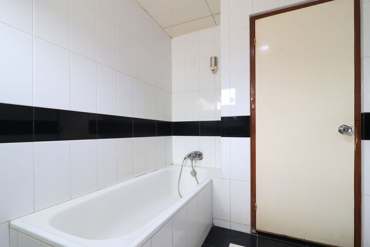 Room 16 of 25