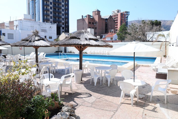 Pool 17 of 25