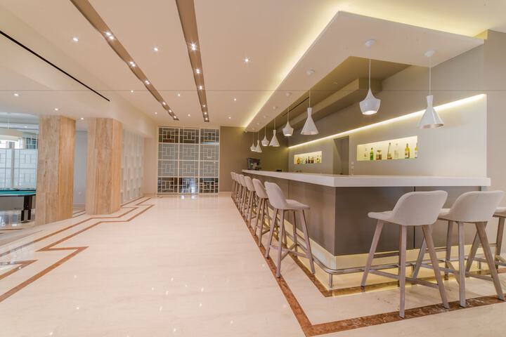 Lounge 64 of 100