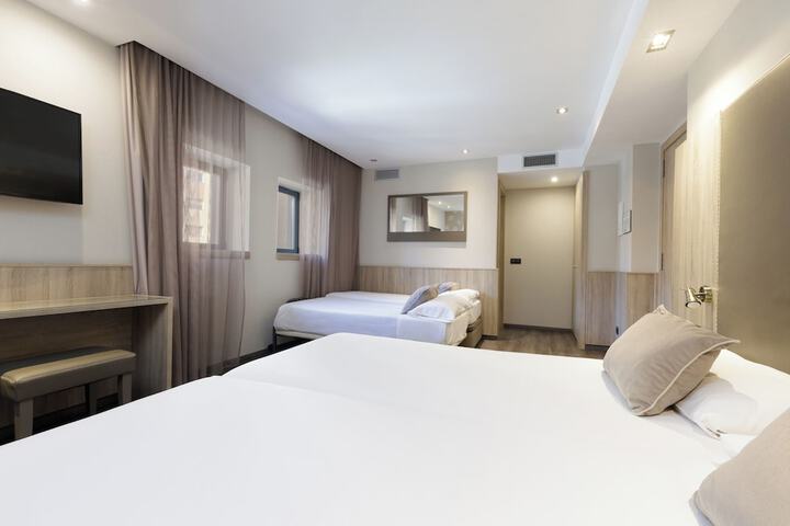 Room 25 of 59
