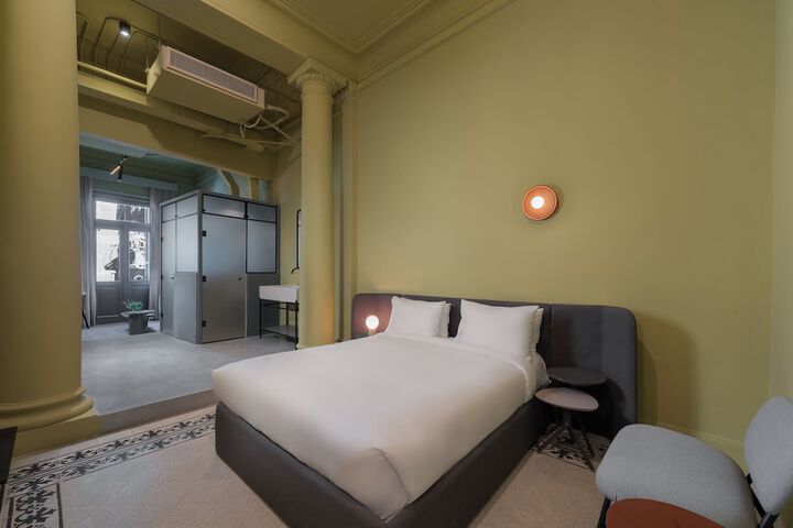 Room 6 of 24