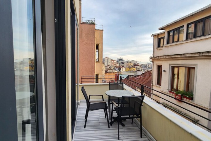 Room 27 of 63