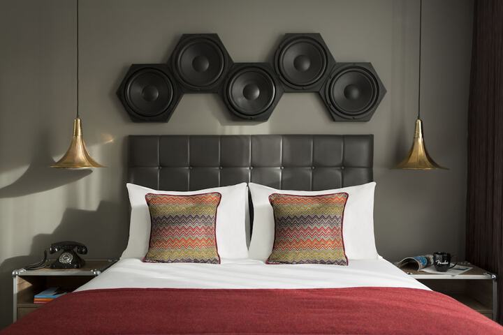 Room 6 of 56