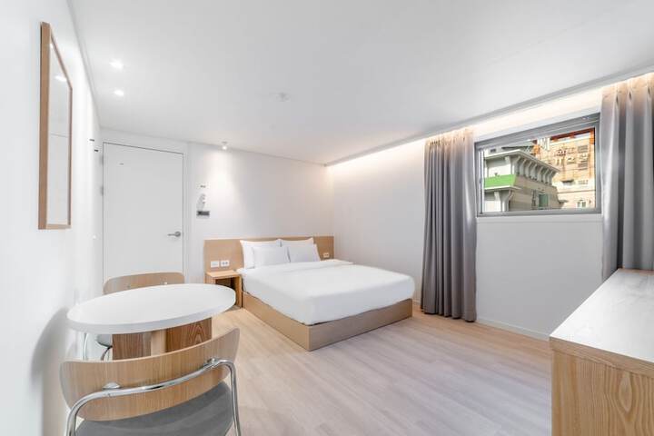 Room 2 of 177