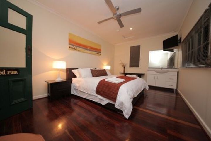 Room 7 of 32