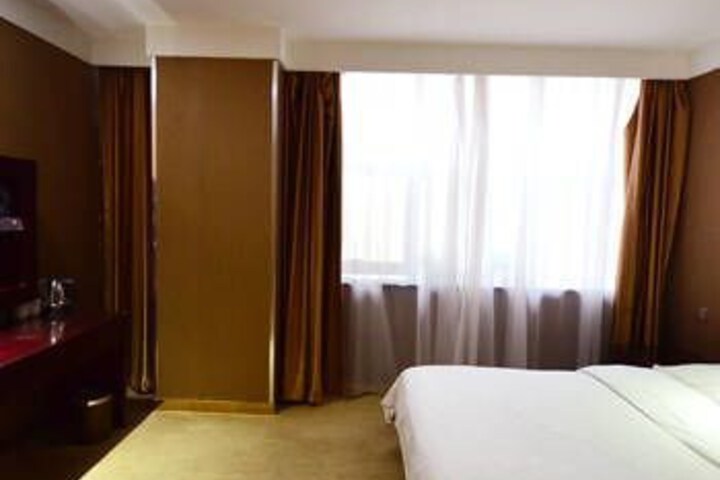 Room 2 of 8