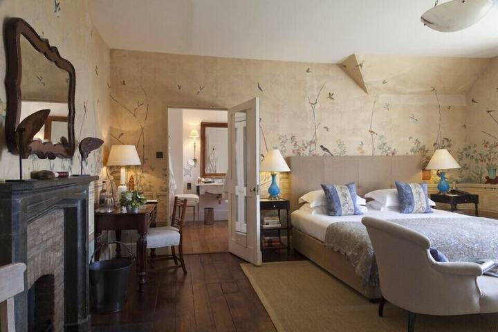 Room 9 of 80