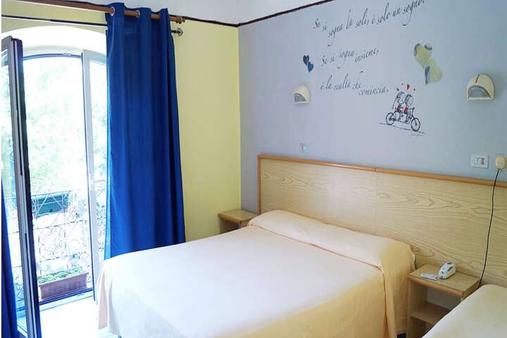 Room 11 of 40