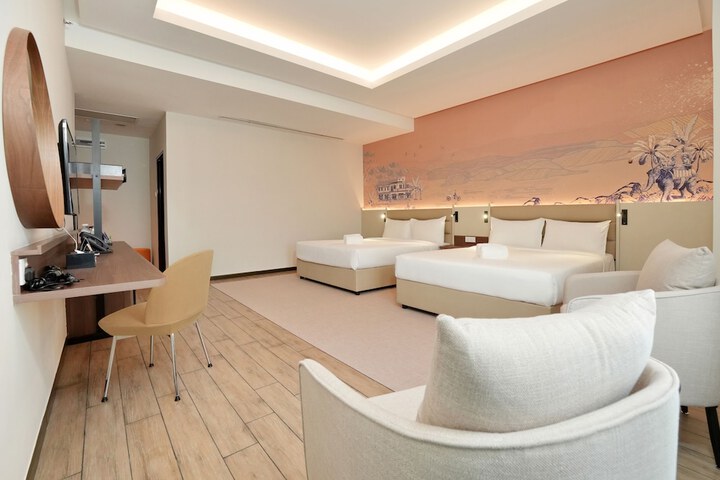 Room 42 of 101