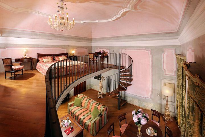 Room 7 of 51