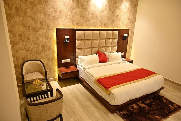 Room 7 of 27