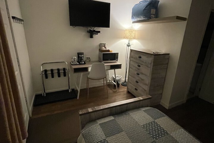 Room 7 of 66