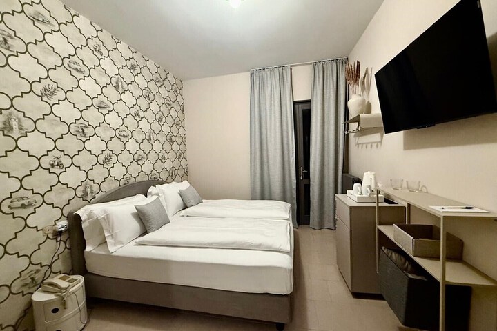Room 11 of 40