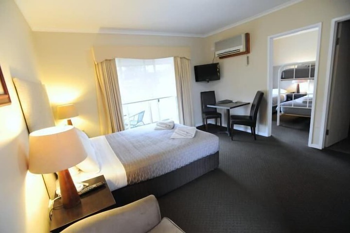 Room 4 of 11