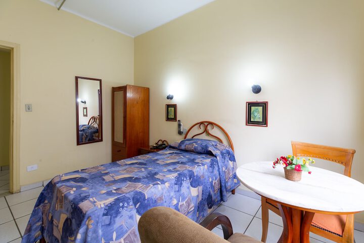 Room 13 of 80
