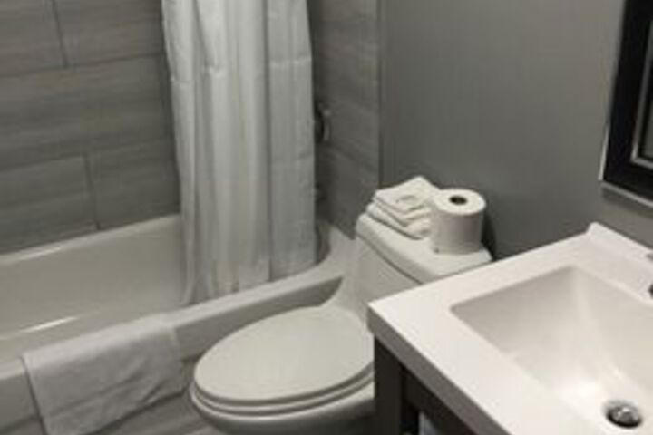 Room 6 of 37