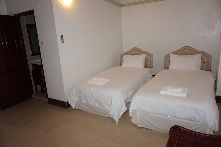 Room 9 of 20
