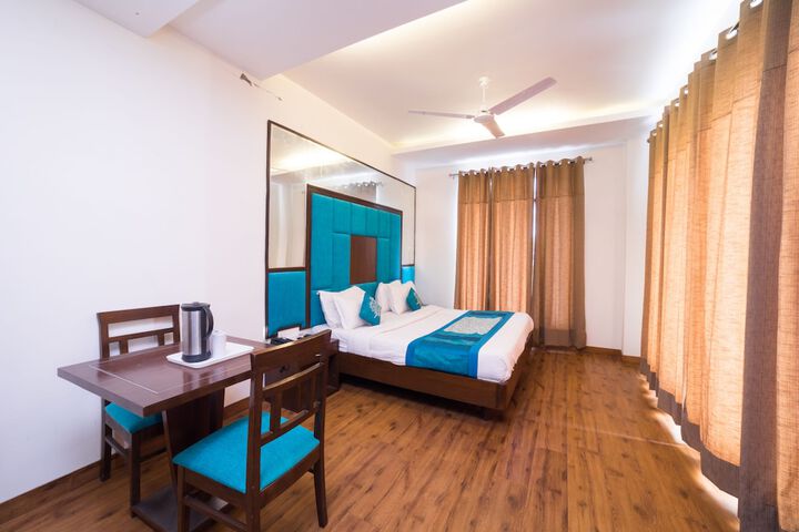 Room 9 of 21