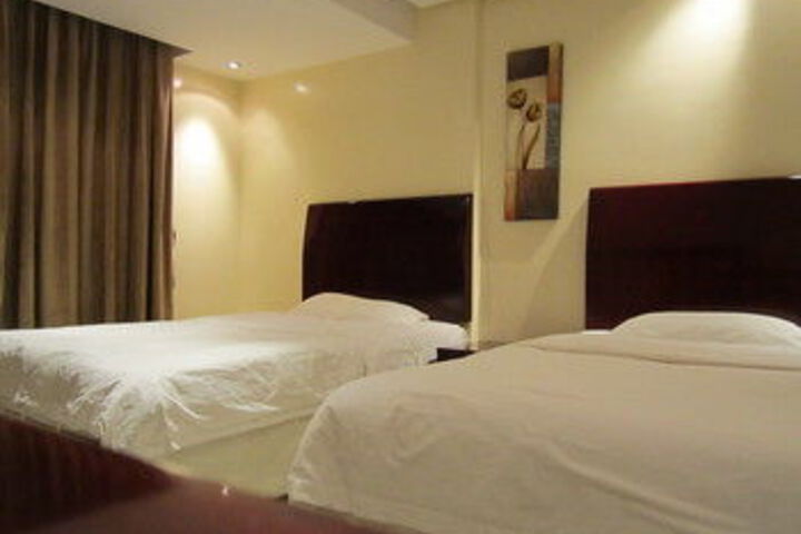 Room 6 of 17