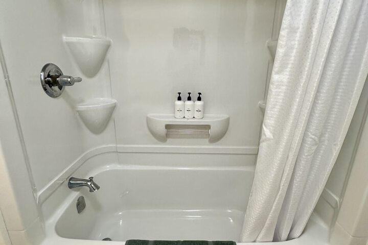 Room 9 of 11