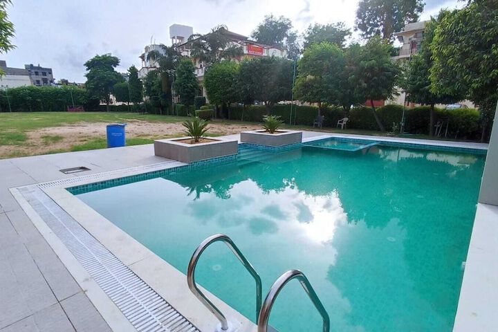 Pool Hotel