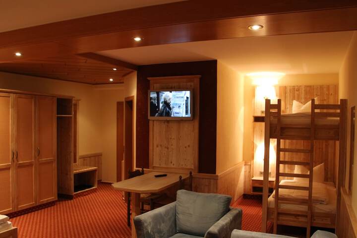 Room 27 of 40